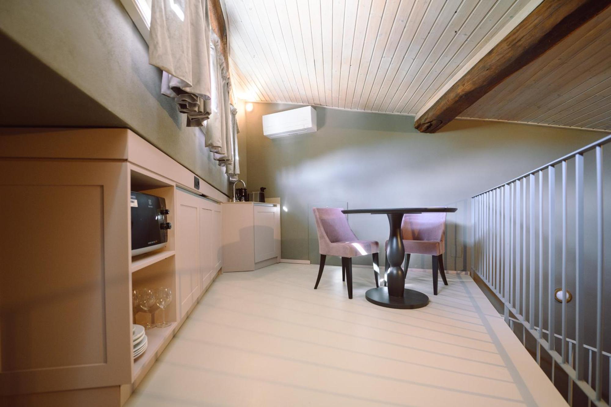 Palazzo Froussard And Living Bed & Breakfast *
